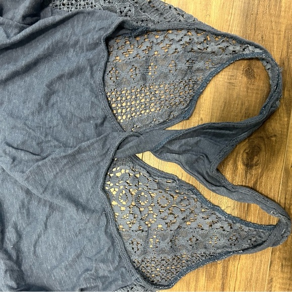 💗 Hollister Blue Lace Sleeveless Asymmetrical Tank Top - Picture 3 of 3